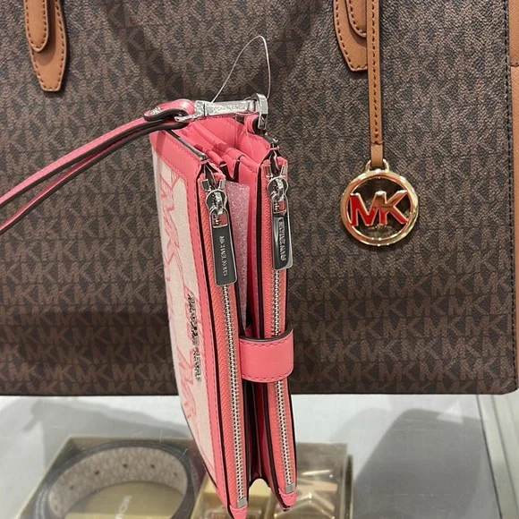 MICHAEL KORS JET SET TRAVEL 35S3GTVW7J LIGHT SAGE LG DOUBLE ZIP WRISTLET-WALLET - Picture 4 of 16